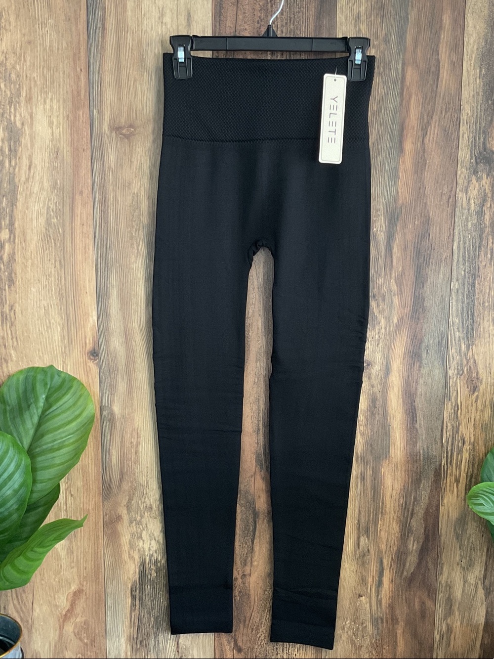 Yelete Black High-Rise Fleece Lined Regular Leggings OS C266